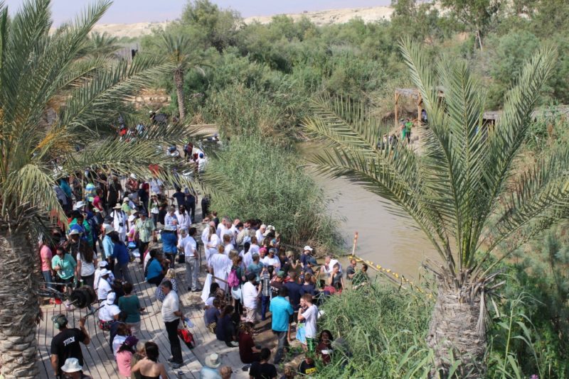 <b>Hàng Trăm Cơ Đốc Nhân Từ Khắp Thế Giới Tập Trung Tại Sông Giô-đanh Ở Y-sơ-ra-ên</b>